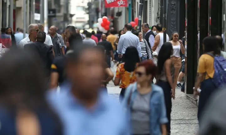 Abono salarial começa a ser pago para nascidos em março e abril