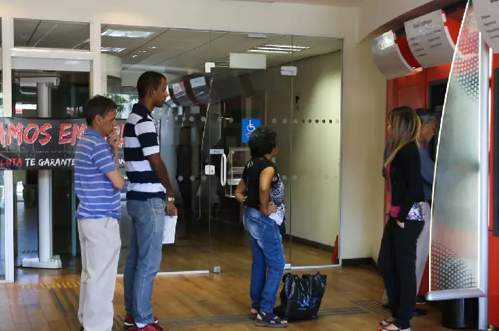 Bancários fazem paralisação nacional de 24 horas nesta quinta-feira 