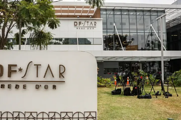 Bolsonaro tem piora na inflamação e médicos incluem novos antibióticos