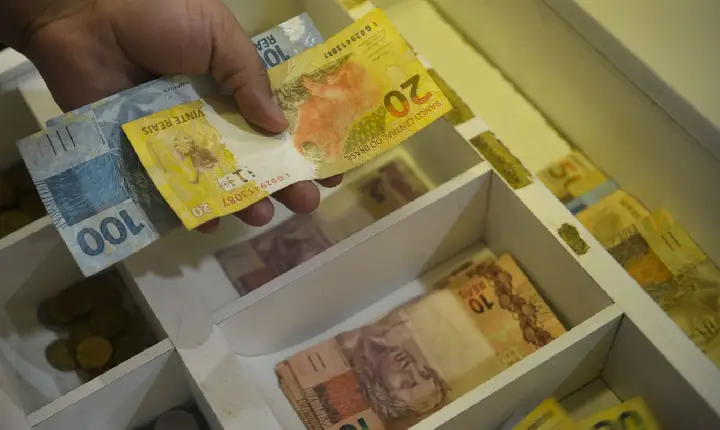 Caixa paga Bolsa Família a beneficiários com NIS de final 8