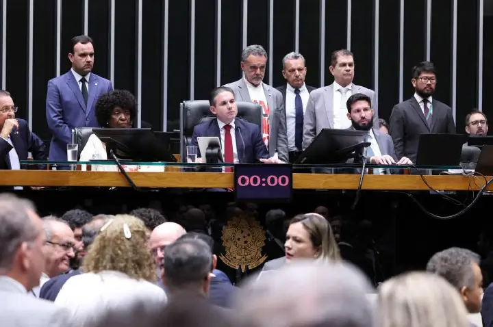 Câmara pode votar propostas sobre impactos econômicos da guerra, feminicídio, educação e imunidade tributária