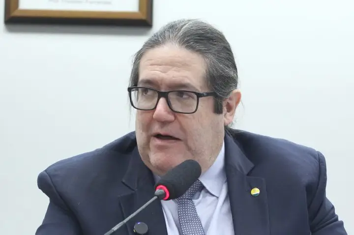 Comissão aprova criação de política nacional de combate à evasão escolar