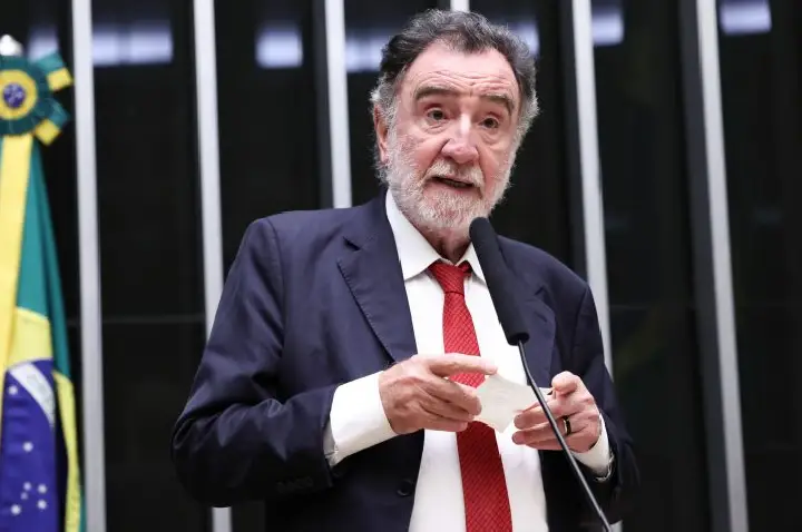 Comissão aprova critérios para colação de grau antecipada em universidades