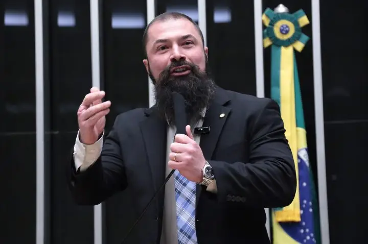 Comissão aprova uso do FGTS para compra de armas de fogo e munições para defesa pessoal