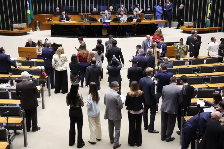 Deputados analisam projeto que regulamenta filtro de relevância de recursos no STJ; acompanhe