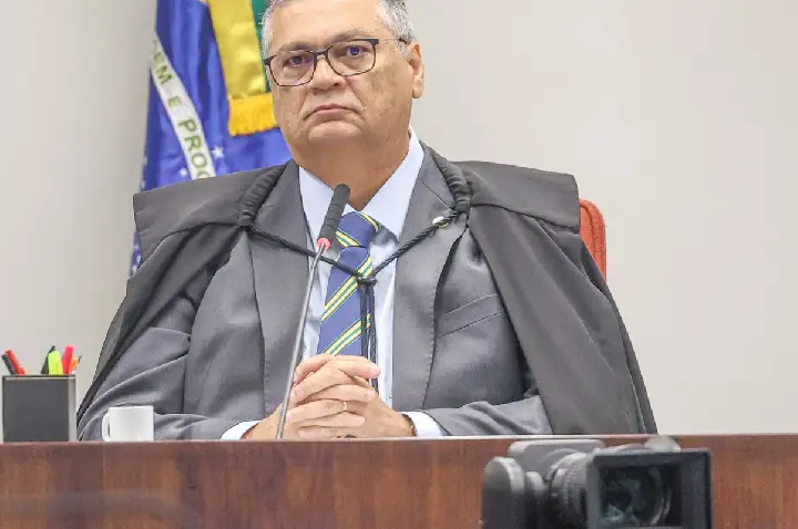 Dino determina afastamento do presidente do TCE do Maranhão 