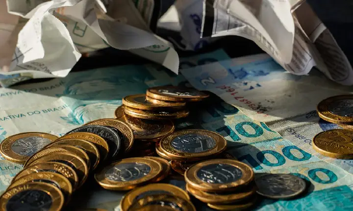 Economia cresce 0,7% em maio, puxada por consumo das famílias, diz FGV