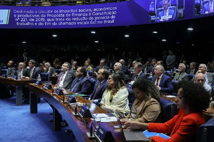 Empresários atacam PEC 6x1 no Senado; sindicatos e governo defendem