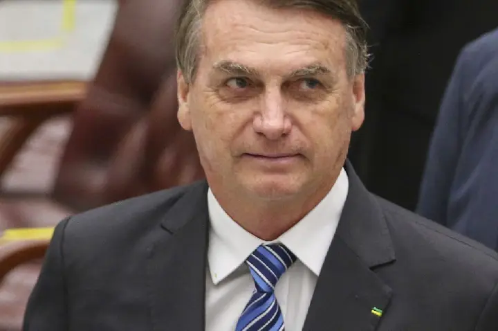 Exército entrega armas de Bolsonaro à PF e informa falta de duas