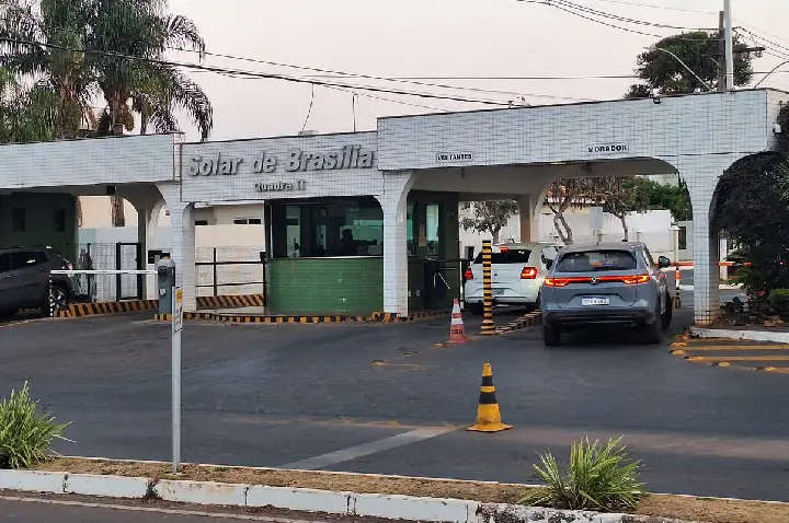Moraes suspende visitas a Bolsonaro na prisão domiciliar