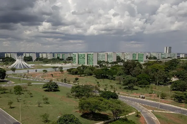 Negros e mulheres avançam, mas topo do serviço público segue desigual