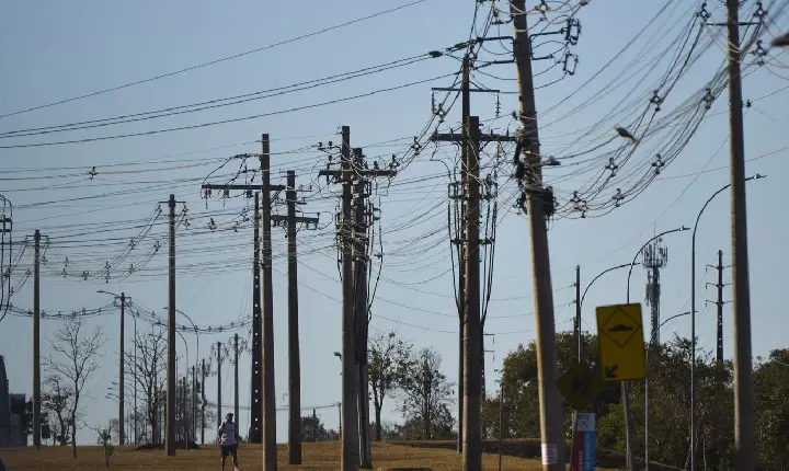 Número de acidentes com a rede elétrica cresceu no Brasil em 2025