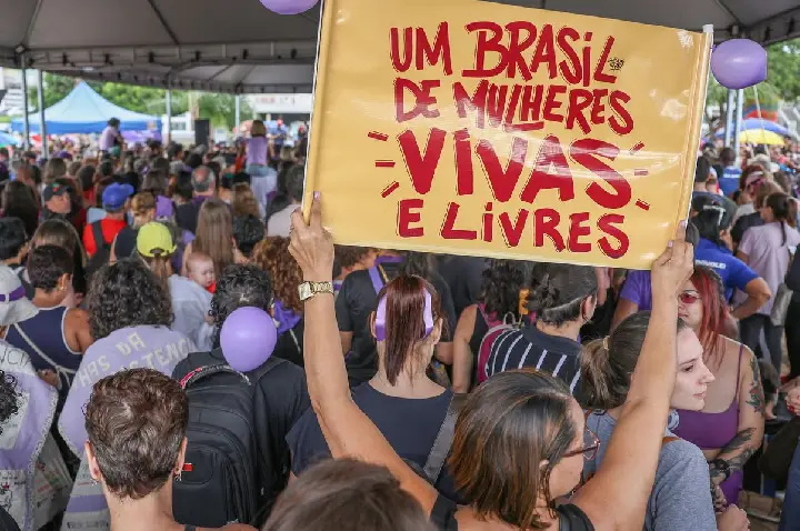 Órfãos de vítimas de feminicídio passam a ter direito a pensão INSS 