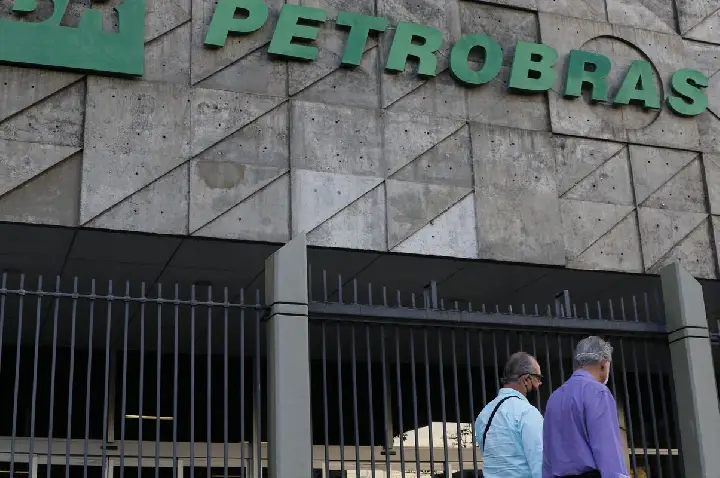 Petrobras bate novo recorde na produção de barris de petróleo e gás