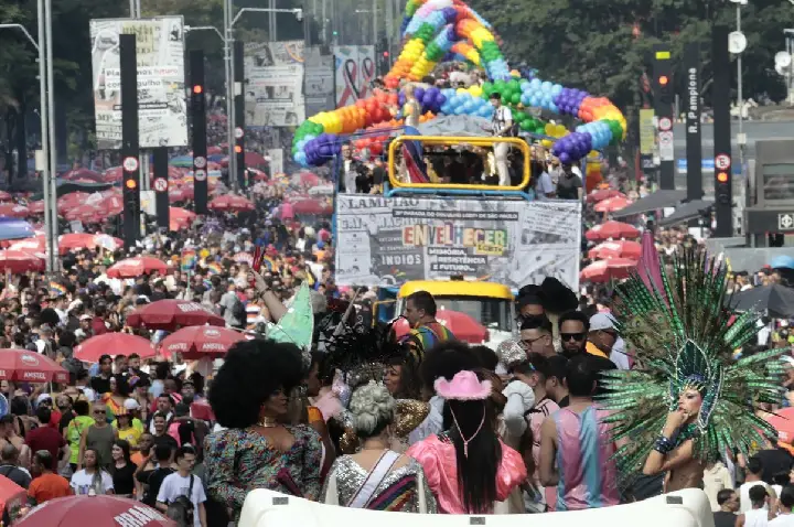 PL que veta criança em evento LGBTQIA+ é inconstitucional, diz jurista