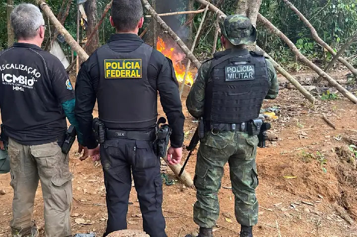 Polícia Federal combate garimpos ilegais nos estados do Amapá e Pará