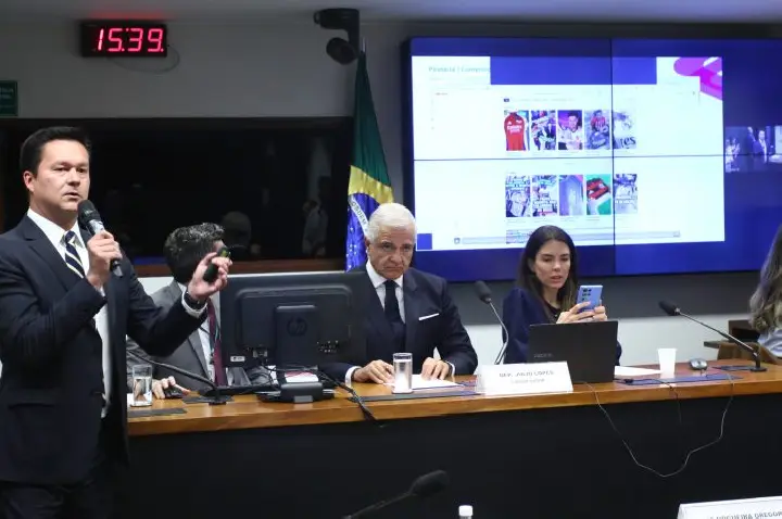 Produtos esportivos falsificados já respondem por 34% do mercado, diz representante do setor