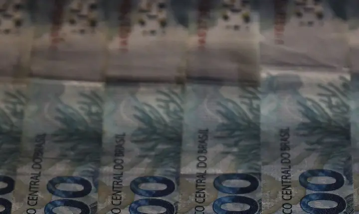 Redução de impostos e equilíbrio fiscal são prioridades, aponta CNI