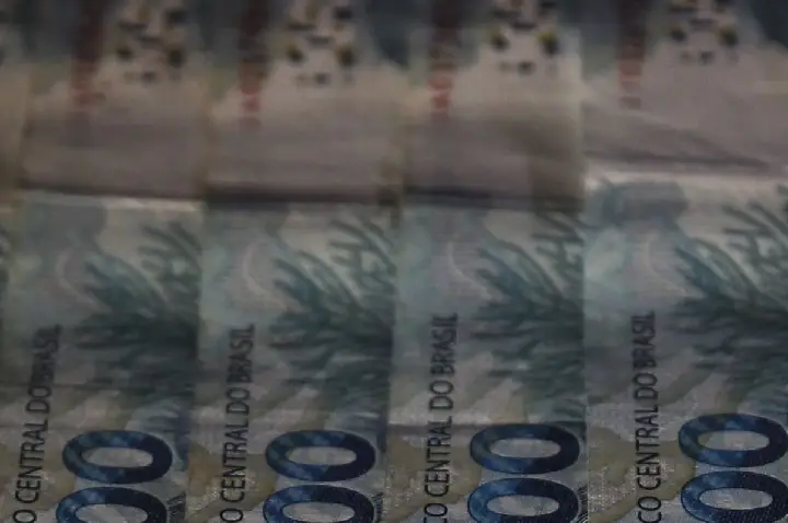 Redução de impostos e equilíbrio fiscal são prioridades, aponta CNI