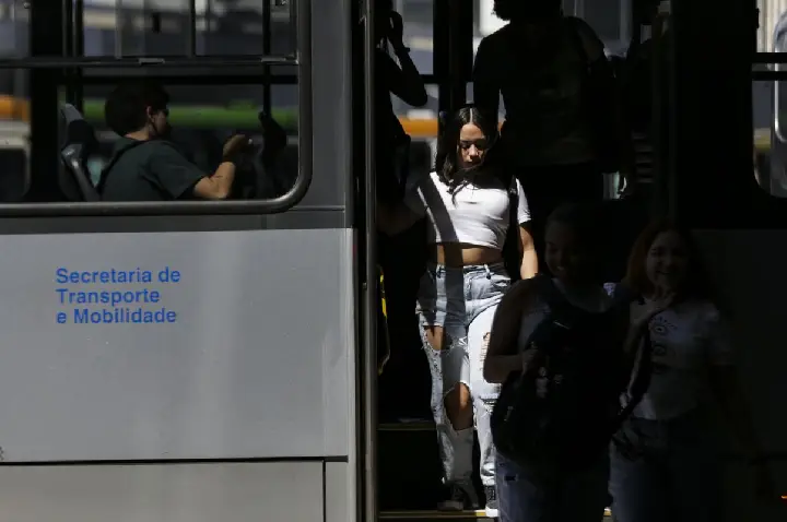 Rio terá lei contra abuso a mulheres no transporte coletivo