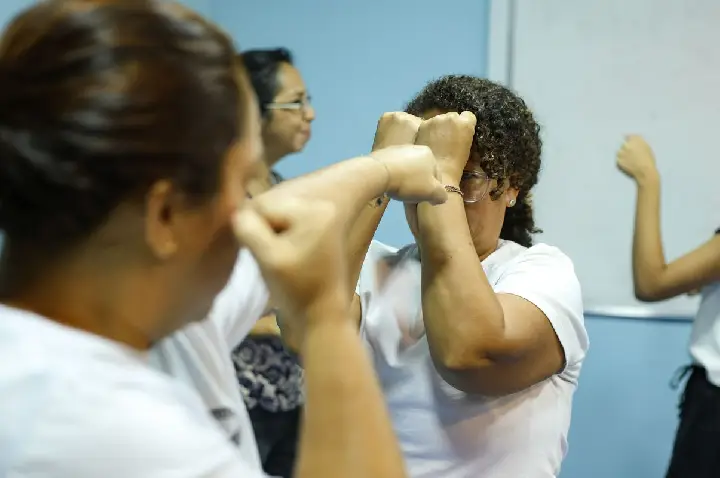 Senado aprova venda de spray de pimenta para defesa de mulheres