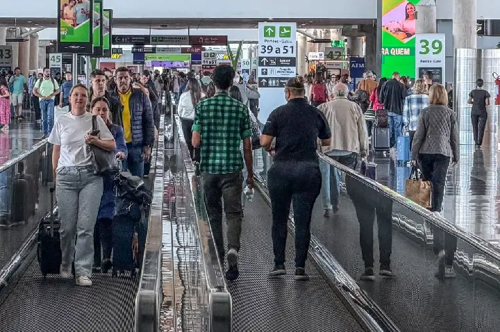 Setor de serviços fica estável em junho e sobe 2% no 1º semestre