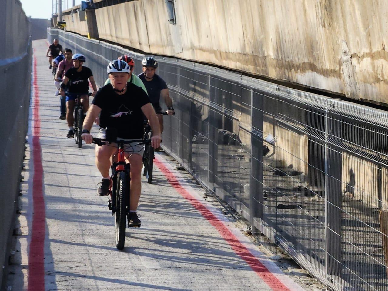 Governador Casagrande utiliza Ciclovia da Vida para ir ao trabalho