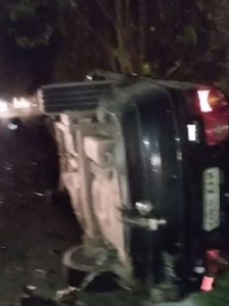 Cachoeiro de Itapemirim, motoristas ficam feridos após colisão frontal