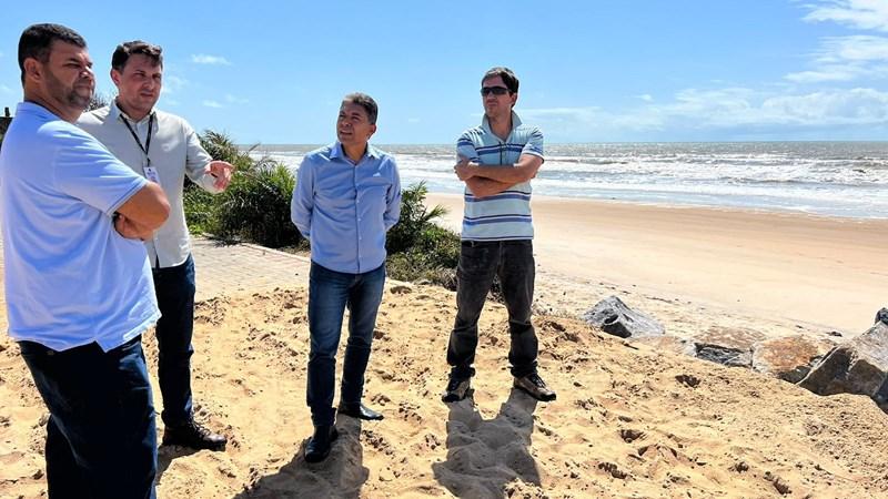 Governo do Estado autoriza estudos e contratação de obras para conter erosão nas praias do Norte capixaba