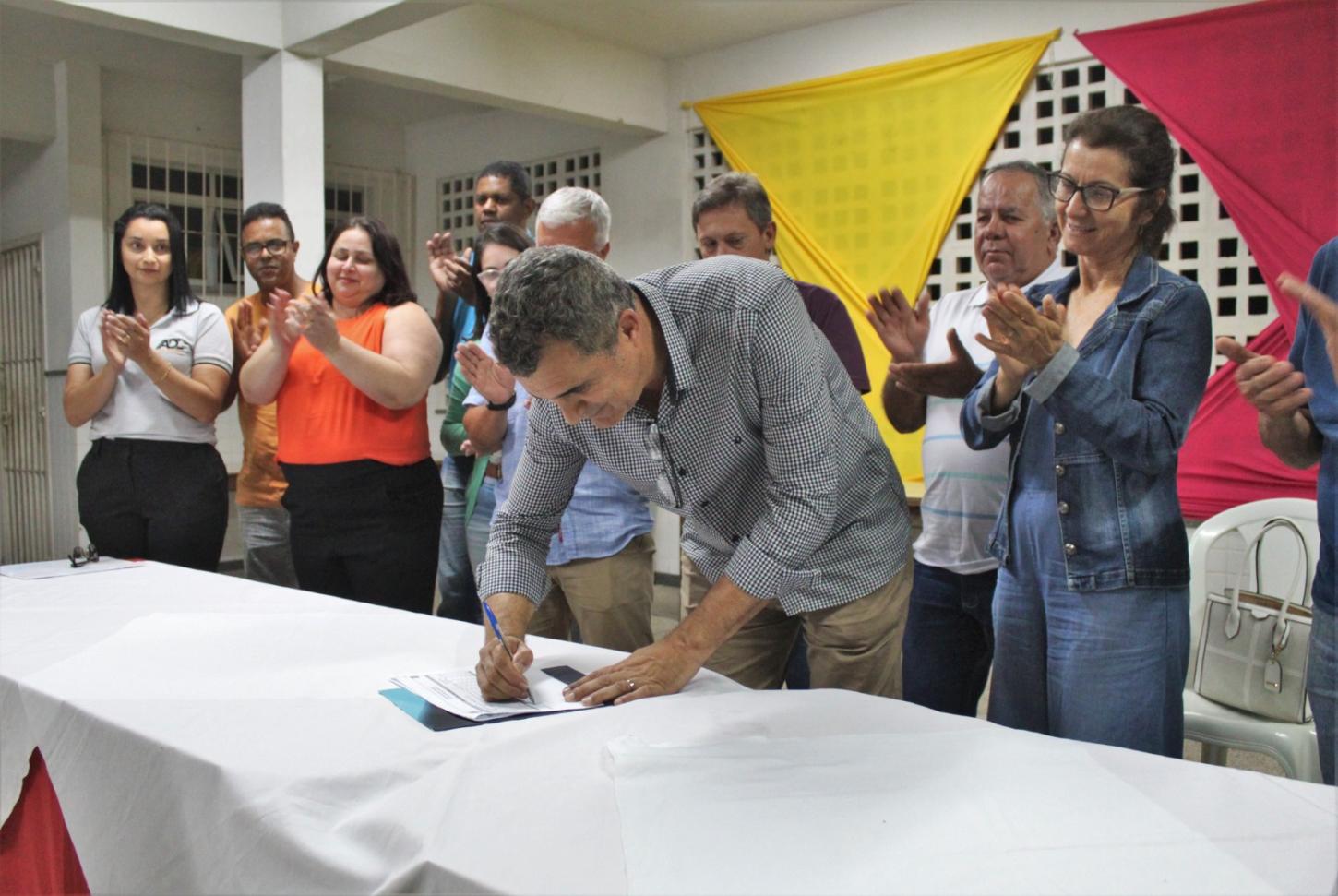 Marcos Guerra autoriza início das obras de reforma da Emef Orélio Caliman em Jaguaré - ES