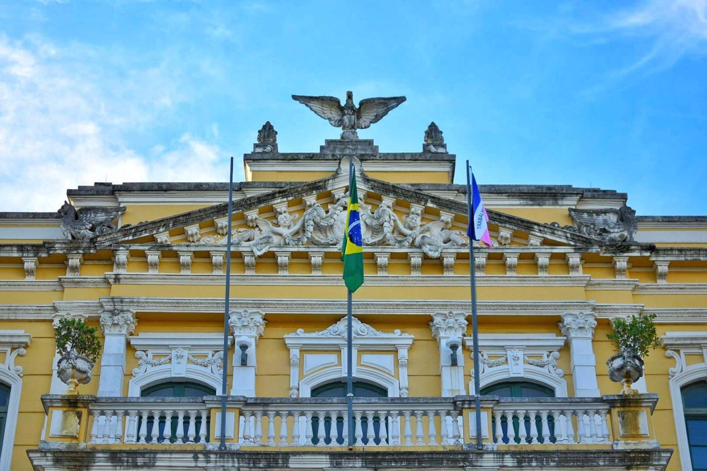 Governo do ES anuncia reajuste retroativo de 4% para professores