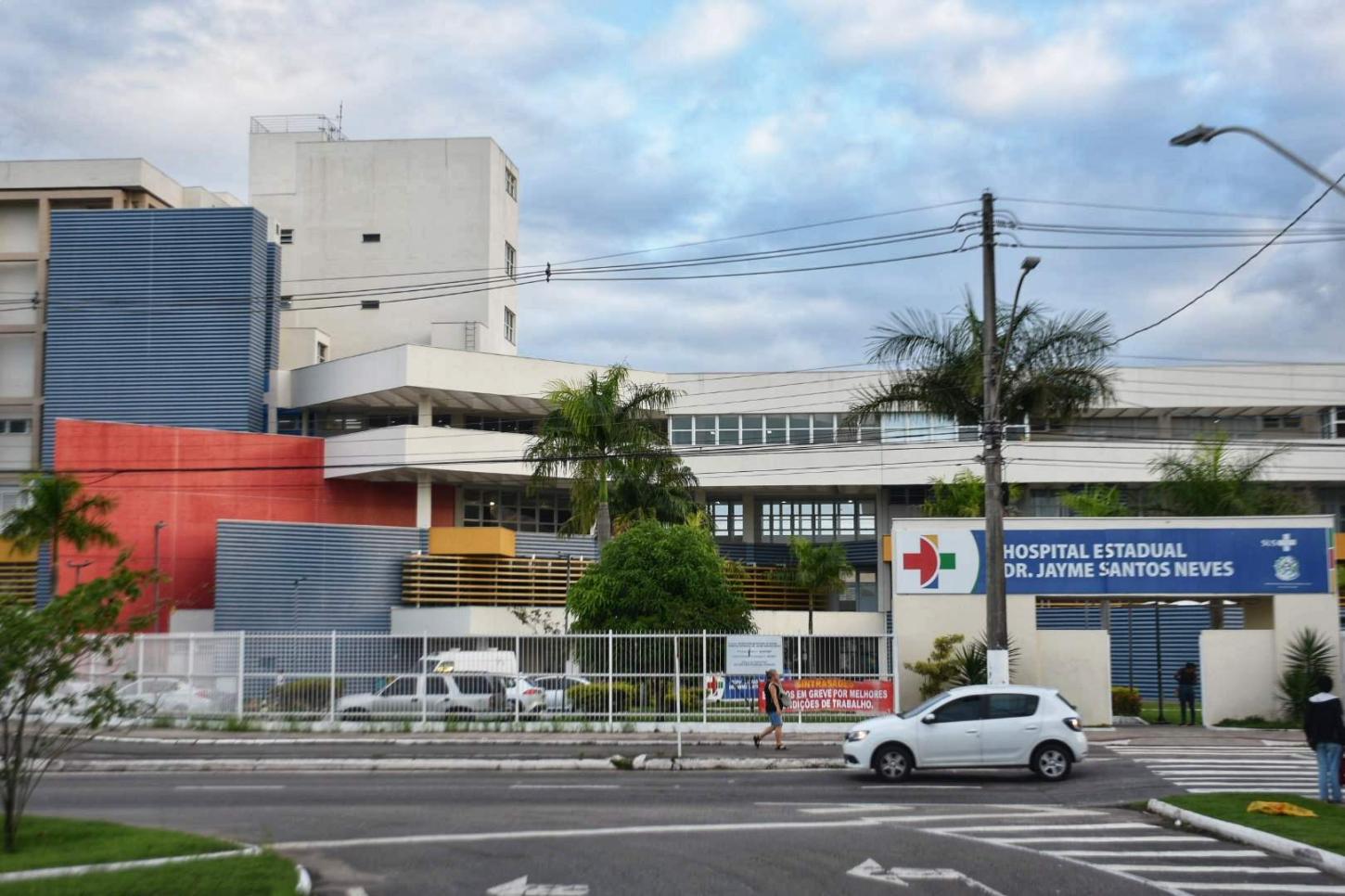 Motorista é arrastado e morto a tiros em briga de trânsito na Serra