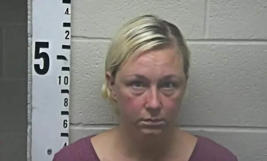 Professora abusa sexualmente de aluno de 12 anos, fica grávida e diz que vai 