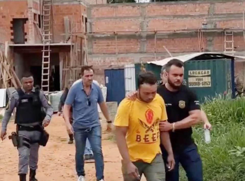 Assassino de mãe e 3 filhas tinha “santuário” com roupas das vítimas