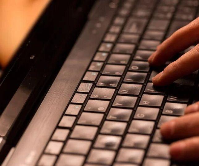 Golpe usa pornografia infantil e ligação de vídeo. Veja como não cair