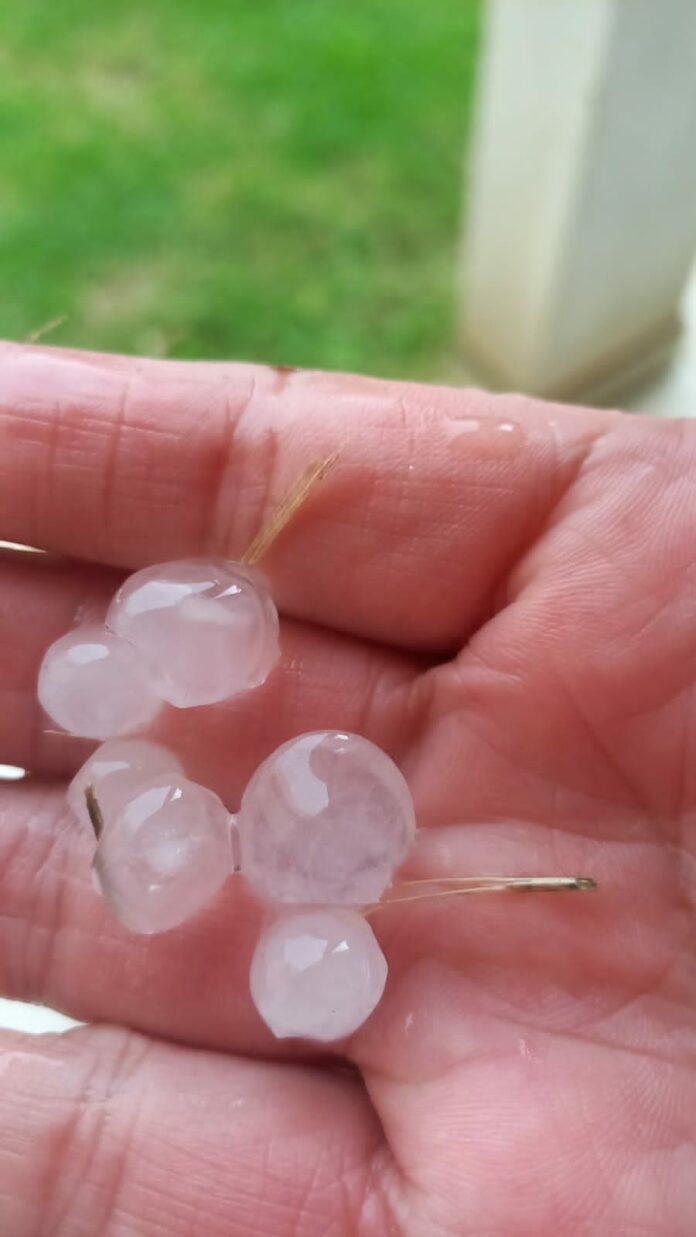 Itaguaçu é atingida por temporal com granizo e ventos fortes