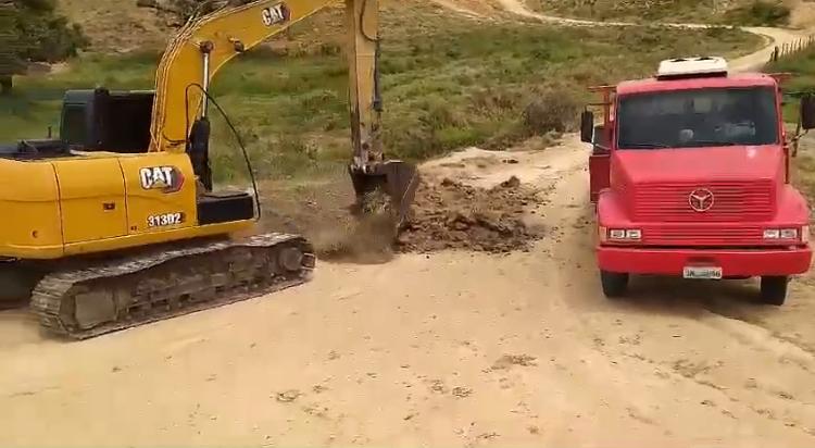 Agricultor fecha estrada, revolta moradores e vira caso de polícia em Nova Venécia
