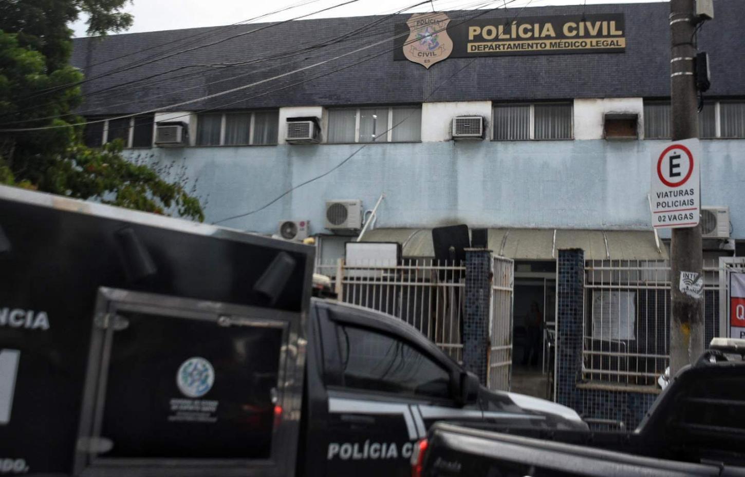 Ataque de criminosos deixa um morto e três baleados na Serra