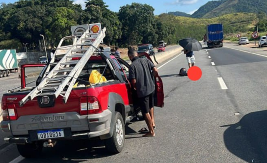 Carro atropela e mata mulher na BR 101 no Espírito Santo