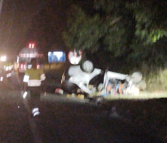 Grave acidente entre carro e carreta mata três pessoas na BR 101 em São Mateus