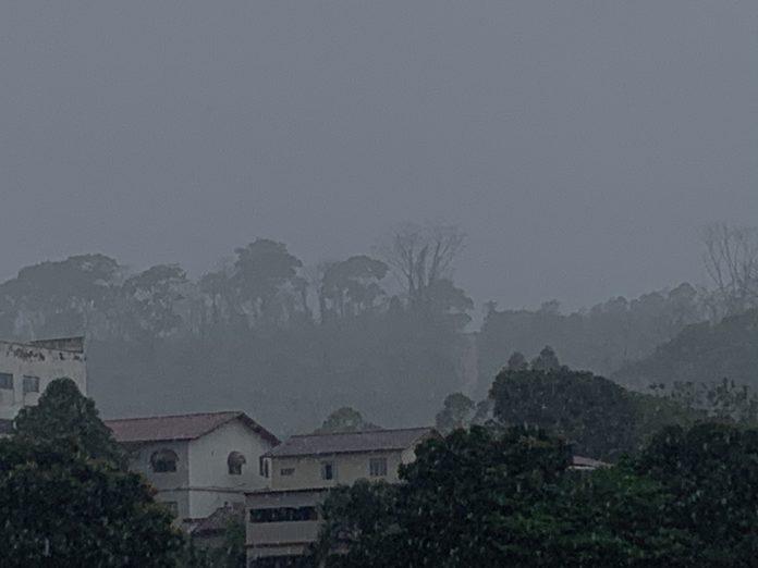 Chuva não dá trégua e cidades capixabas recebem novos alertas; veja previsão cidade por cidade