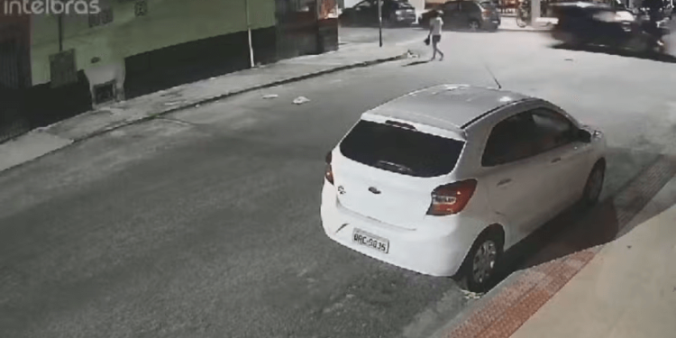 Motociclista é arremessado e morre em acidente com carro em cruzamento ao sair do trabalho no ES