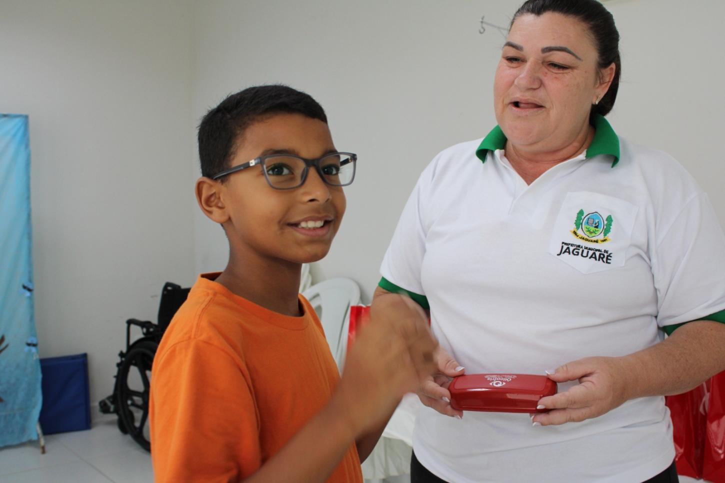 Prefeitura inicia entrega de óculos de grau