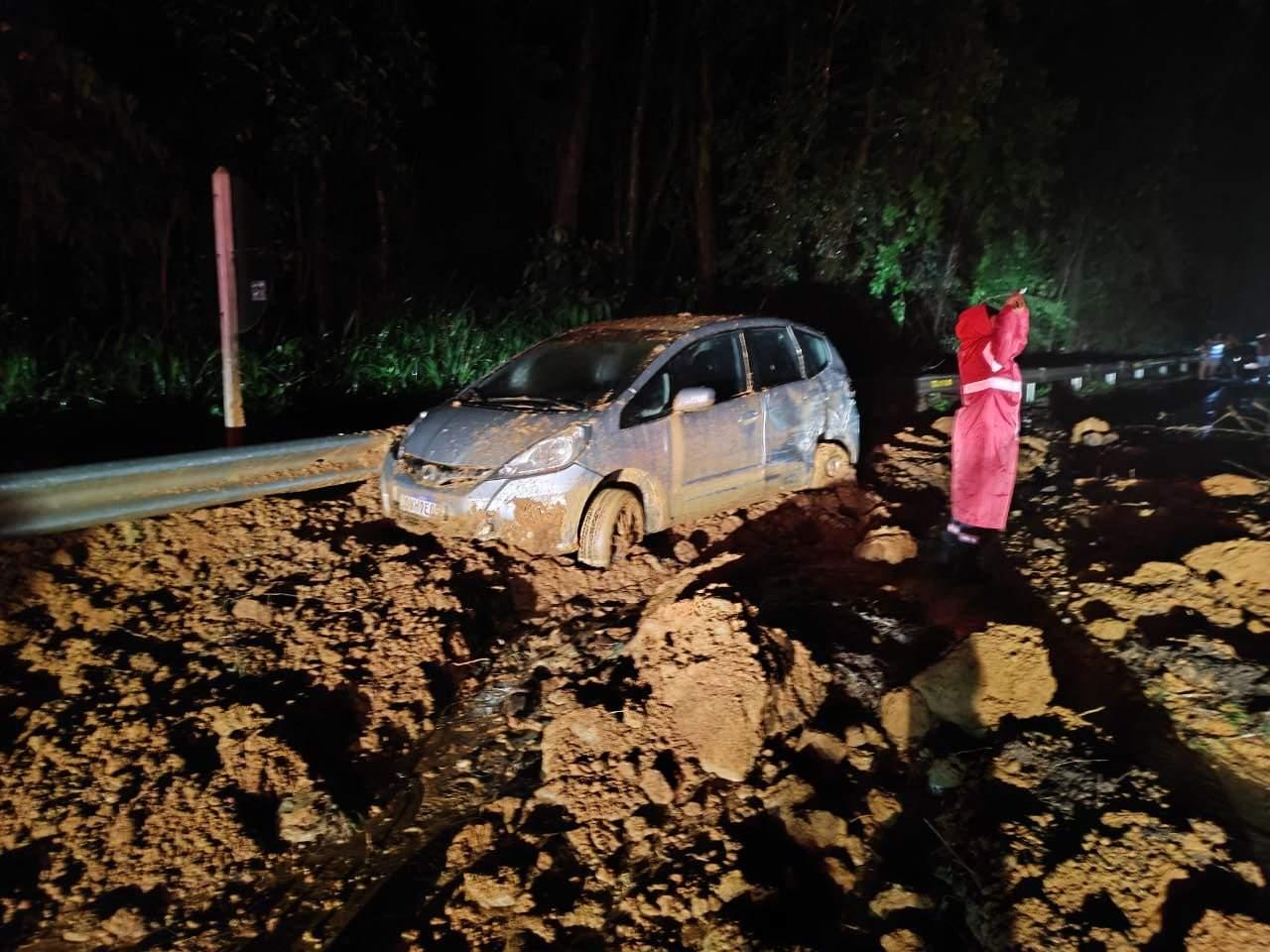 Queda de barreira na BR-262: após interdição total, trânsito é liberado em pare e siga