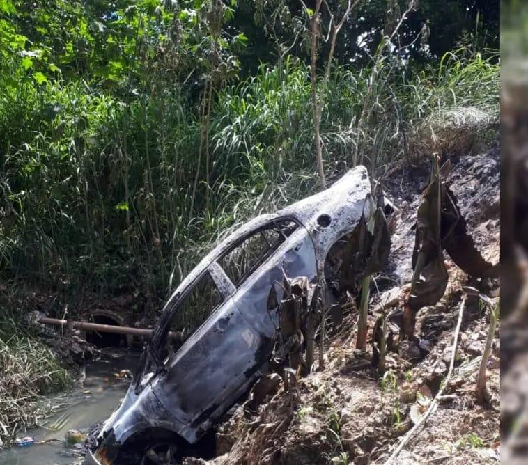 CARRO DO MESMO MODELO QUE FOI ROUBADO, É ENCONTRADO QUEIMADO