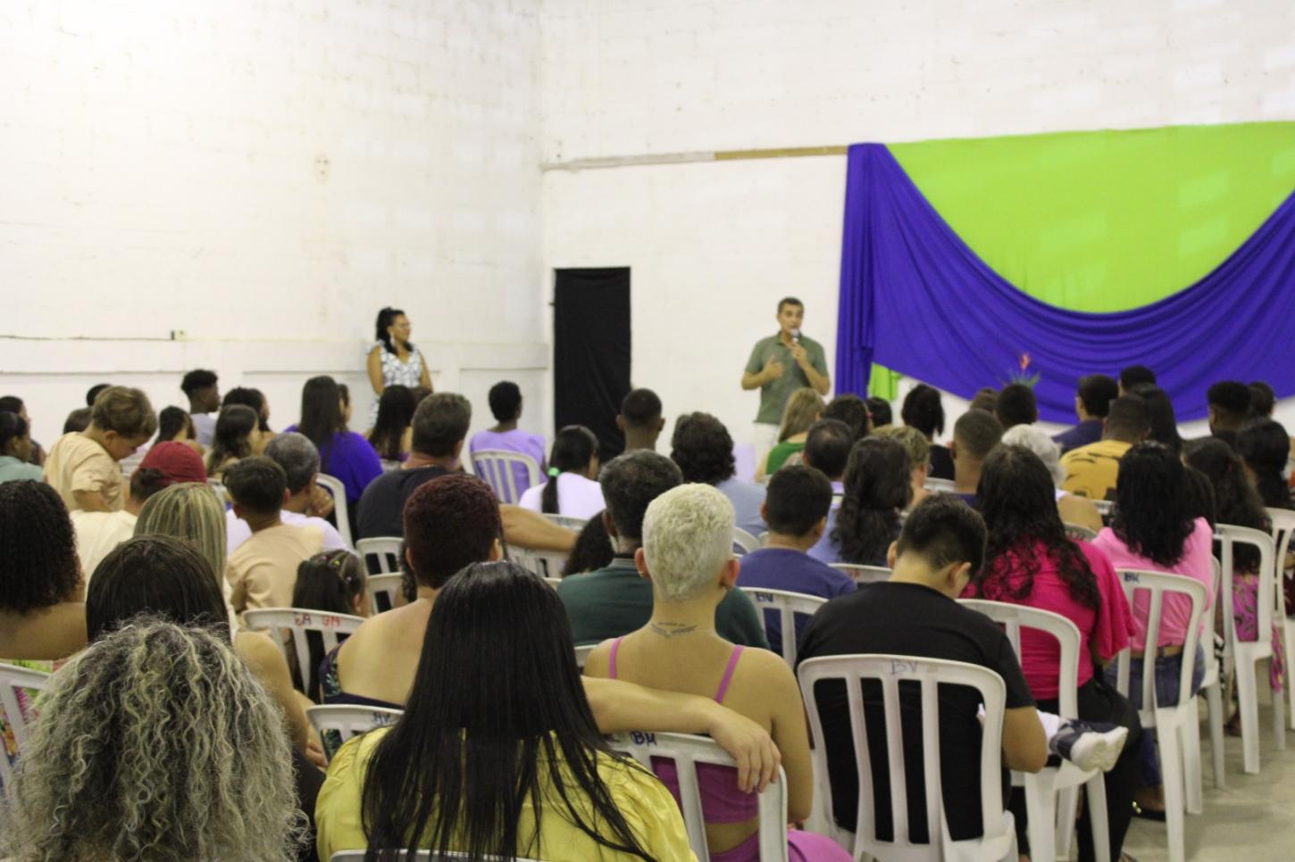 Prefeitura entrega diplomas a formandos da carreta Smart Lab