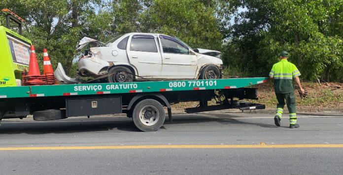 Acidente entre três veículos mata homem e deixa mulher gravemente ferida na BR 101 em Sooretama