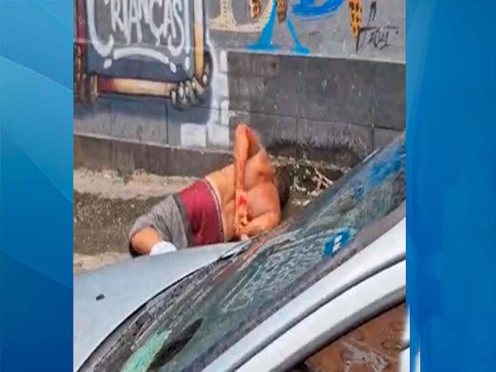 Homem tenta roubar moto e apanha da população