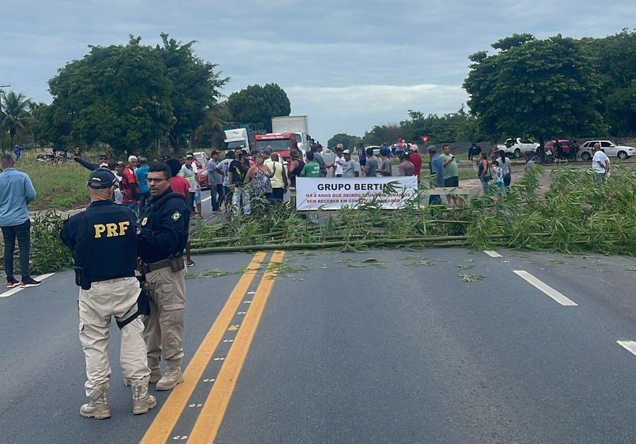 Protesto interdita BR-101 Norte em Conceição da Barra