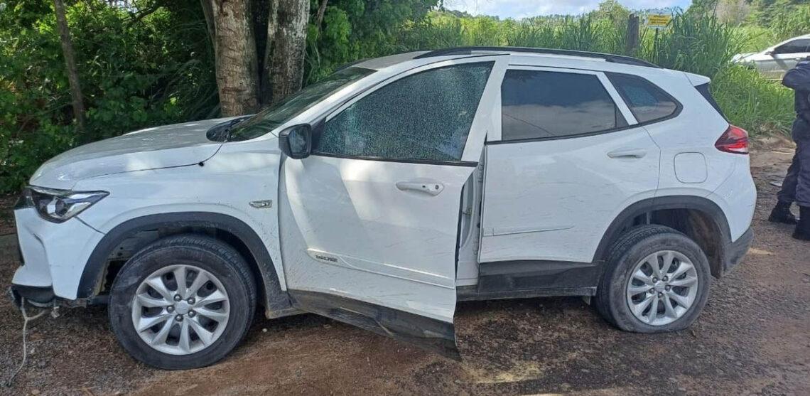 Dois homens são presos após roubo de carro, perseguição e tiros no Balneário de Guriri